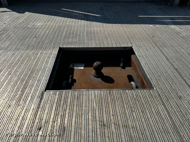 image for item MV9038 2013 Ford F450 Super Duty Crew Cab flatbed truck