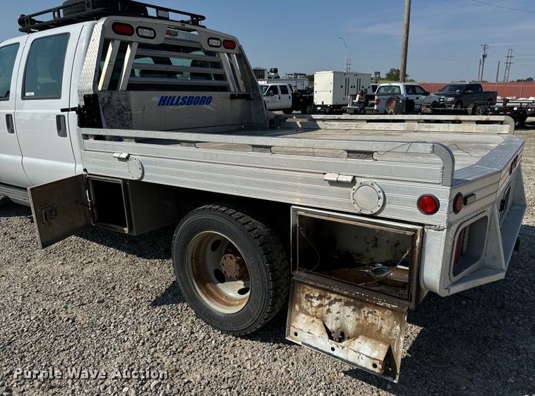 image for item MV9038 2013 Ford F450 Super Duty Crew Cab flatbed truck