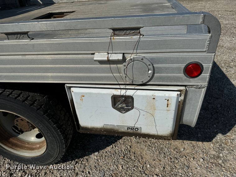 image for item MV9038 2013 Ford F450 Super Duty Crew Cab flatbed truck