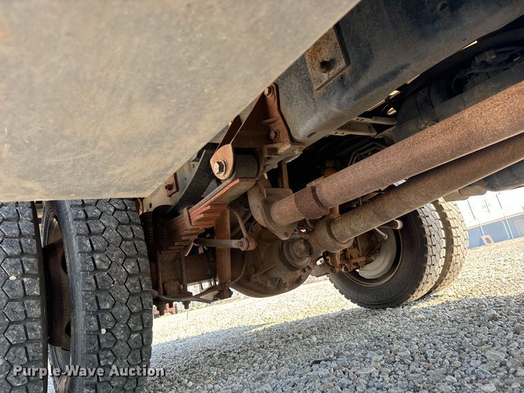 image for item MV9038 2013 Ford F450 Super Duty Crew Cab flatbed truck