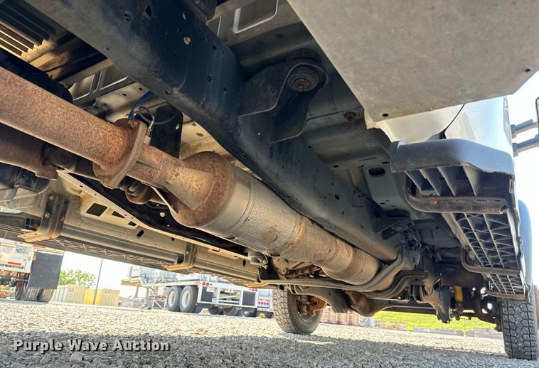 image for item MV9038 2013 Ford F450 Super Duty Crew Cab flatbed truck