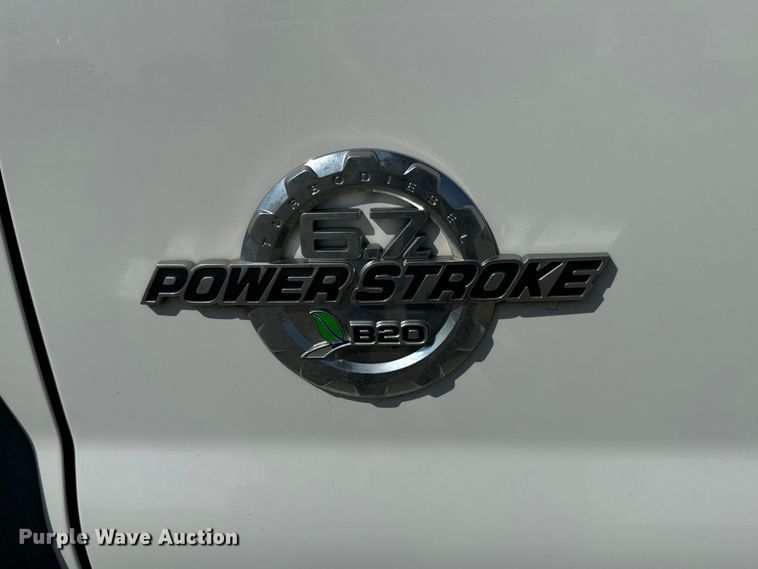 image for item MV9038 2013 Ford F450 Super Duty Crew Cab flatbed truck