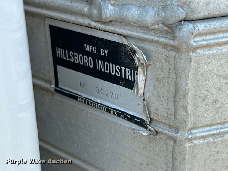 image for item MV9038 2013 Ford F450 Super Duty Crew Cab flatbed truck