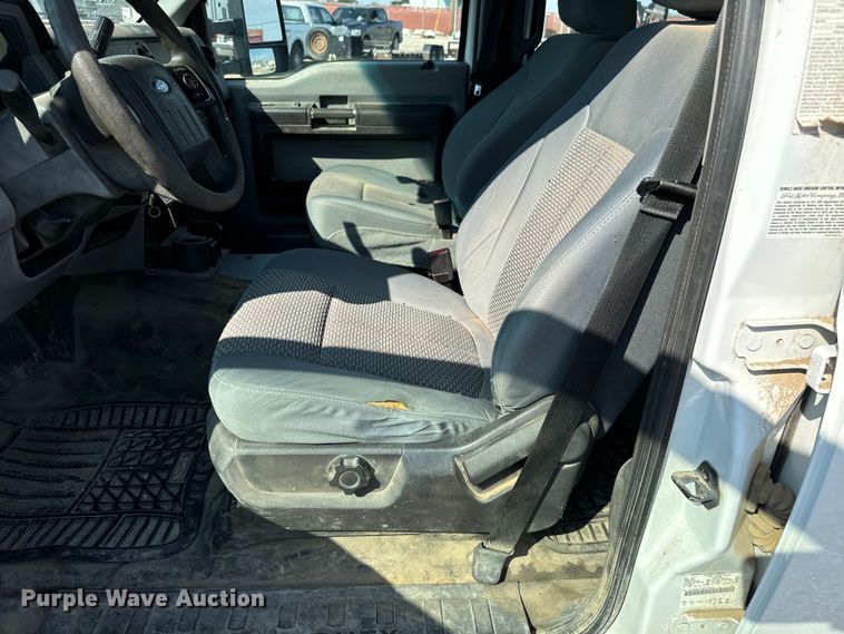 image for item MV9038 2013 Ford F450 Super Duty Crew Cab flatbed truck