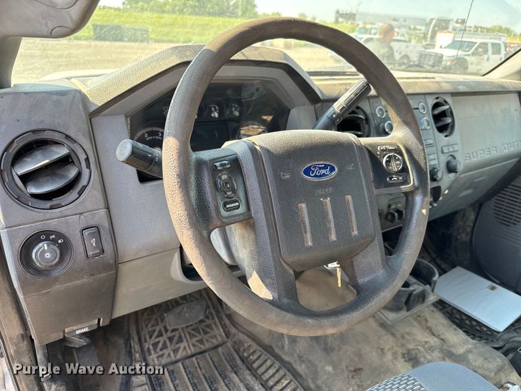 image for item MV9038 2013 Ford F450 Super Duty Crew Cab flatbed truck