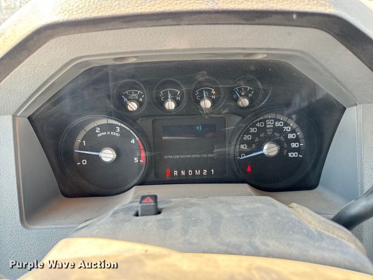 image for item MV9038 2013 Ford F450 Super Duty Crew Cab flatbed truck