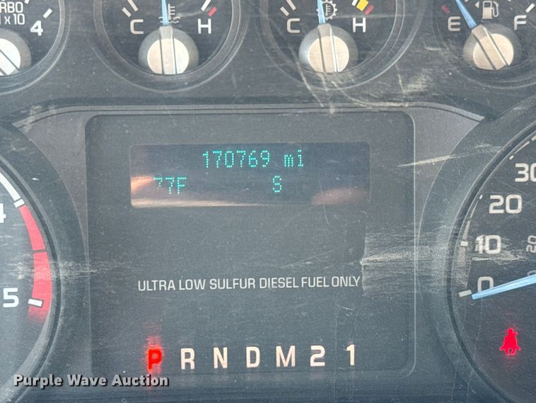 image for item MV9038 2013 Ford F450 Super Duty Crew Cab flatbed truck