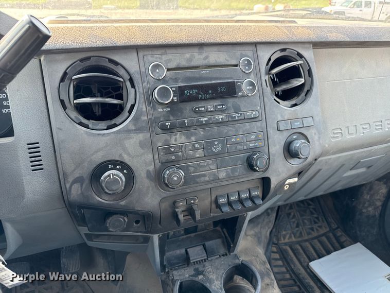 image for item MV9038 2013 Ford F450 Super Duty Crew Cab flatbed truck