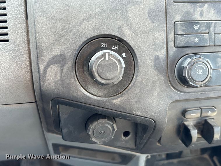 image for item MV9038 2013 Ford F450 Super Duty Crew Cab flatbed truck