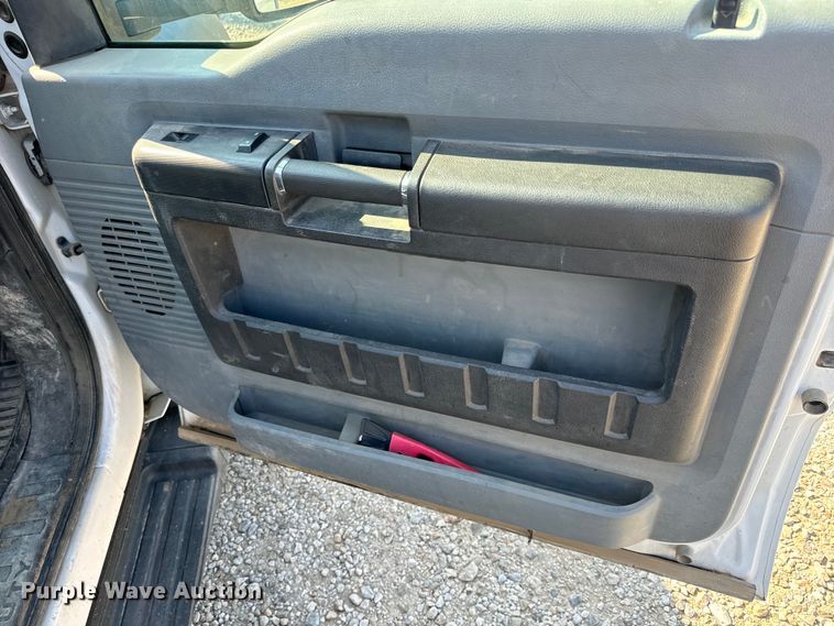 image for item MV9038 2013 Ford F450 Super Duty Crew Cab flatbed truck