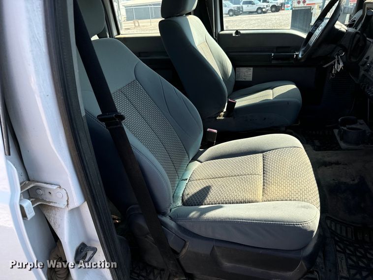 image for item MV9038 2013 Ford F450 Super Duty Crew Cab flatbed truck