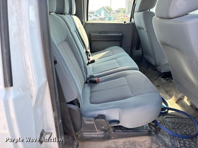 image for item MV9038 2013 Ford F450 Super Duty Crew Cab flatbed truck