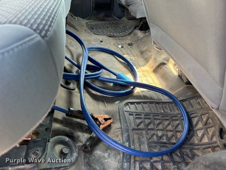 image for item MV9038 2013 Ford F450 Super Duty Crew Cab flatbed truck