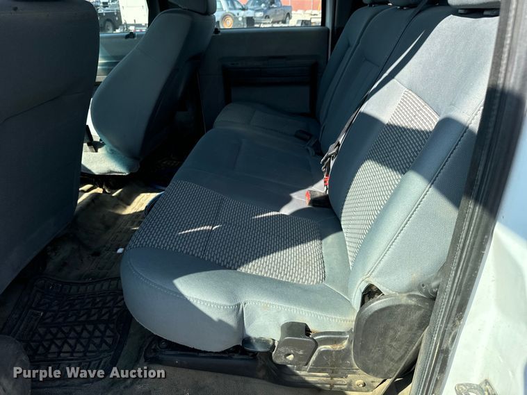 image for item MV9038 2013 Ford F450 Super Duty Crew Cab flatbed truck