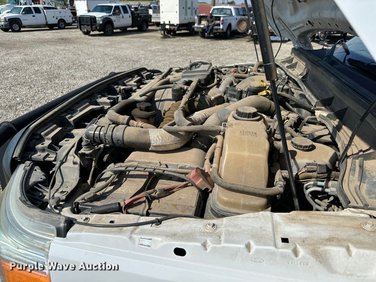 image for item MV9038 2013 Ford F450 Super Duty Crew Cab flatbed truck