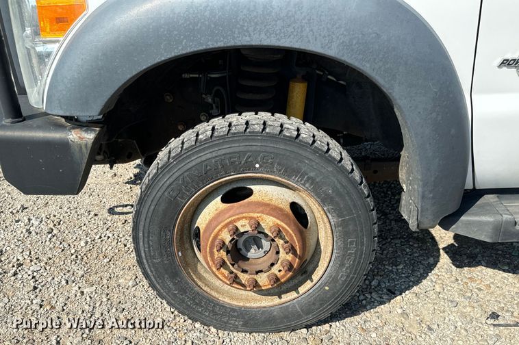 image for item MV9038 2013 Ford F450 Super Duty Crew Cab flatbed truck