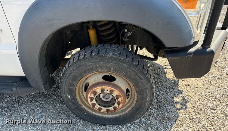 image for item MV9038 2013 Ford F450 Super Duty Crew Cab flatbed truck