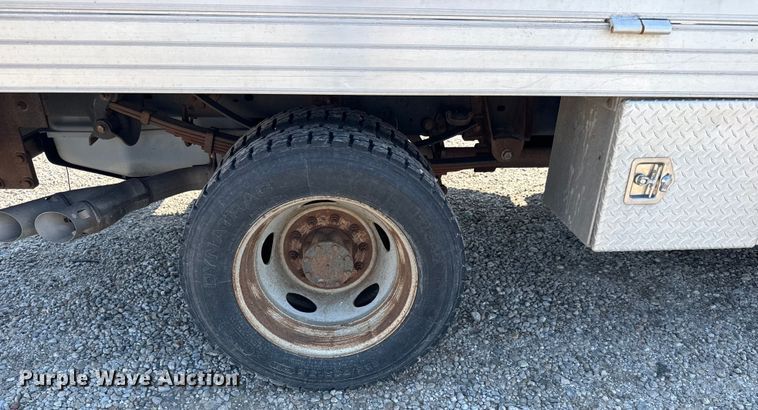 image for item MV9038 2013 Ford F450 Super Duty Crew Cab flatbed truck