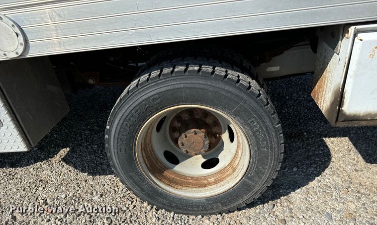 image for item MV9038 2013 Ford F450 Super Duty Crew Cab flatbed truck