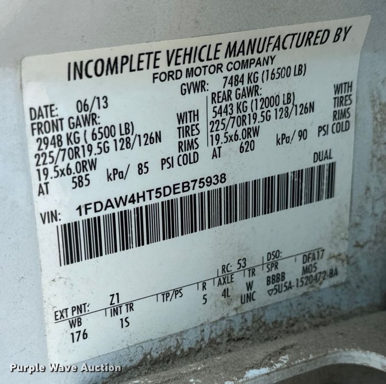 image for item MV9038 2013 Ford F450 Super Duty Crew Cab flatbed truck