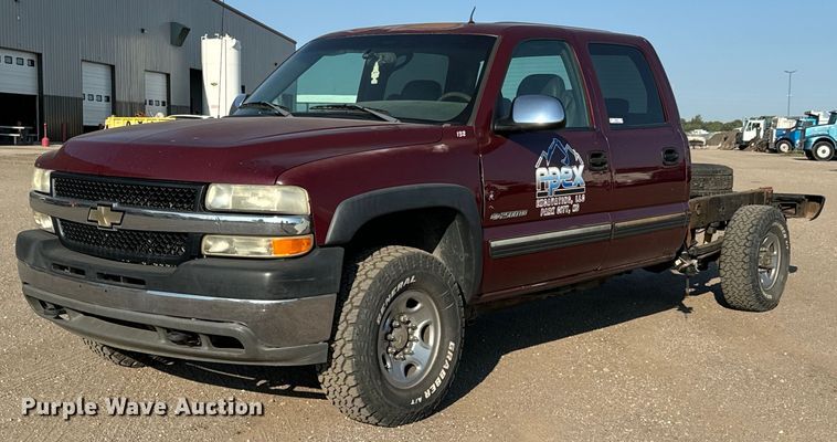 image for item MV9041 2001 Chevrolet Silverado 2500HD LT Crew Cab pickup truck