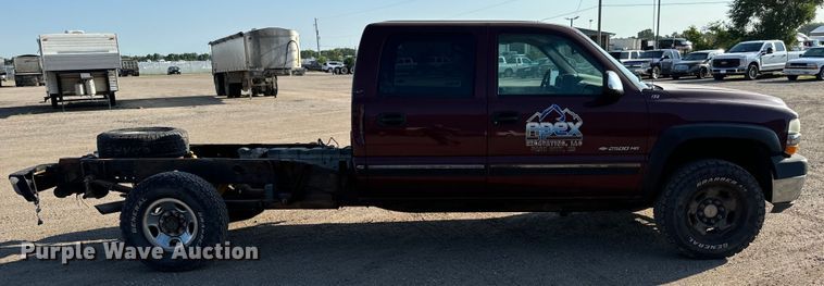 image for item MV9041 2001 Chevrolet Silverado 2500HD LT Crew Cab pickup truck
