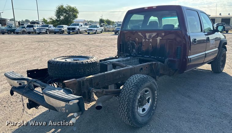 image for item MV9041 2001 Chevrolet Silverado 2500HD LT Crew Cab pickup truck