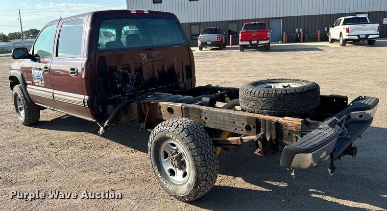 image for item MV9041 2001 Chevrolet Silverado 2500HD LT Crew Cab pickup truck