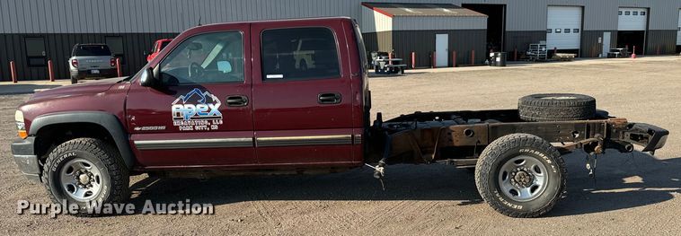 image for item MV9041 2001 Chevrolet Silverado 2500HD LT Crew Cab pickup truck