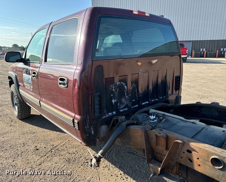 image for item MV9041 2001 Chevrolet Silverado 2500HD LT Crew Cab pickup truck