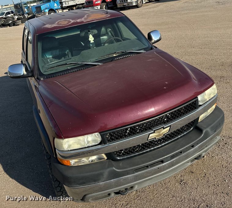 image for item MV9041 2001 Chevrolet Silverado 2500HD LT Crew Cab pickup truck