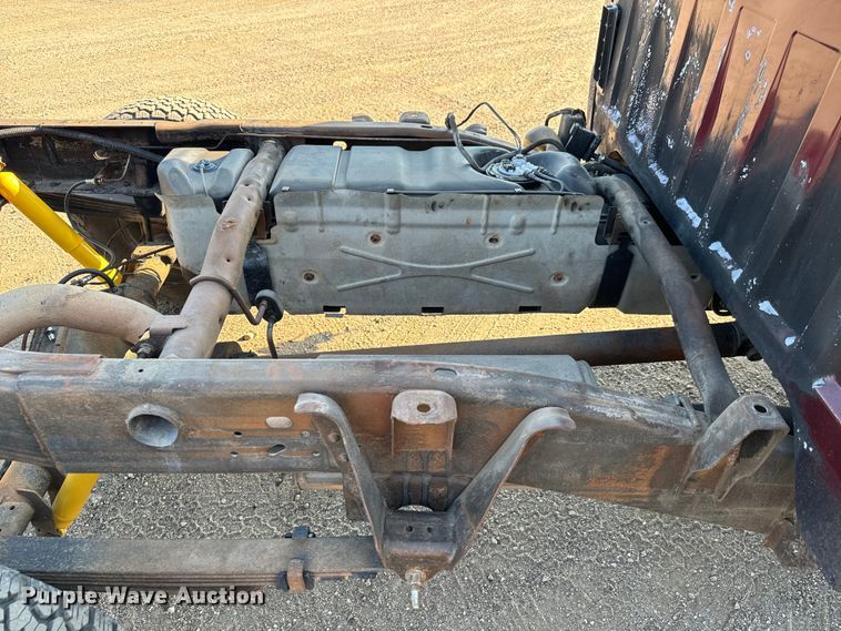 image for item MV9041 2001 Chevrolet Silverado 2500HD LT Crew Cab pickup truck