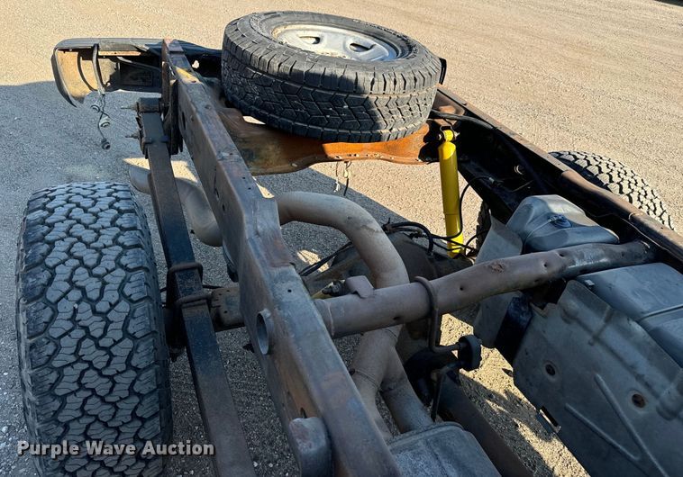 image for item MV9041 2001 Chevrolet Silverado 2500HD LT Crew Cab pickup truck