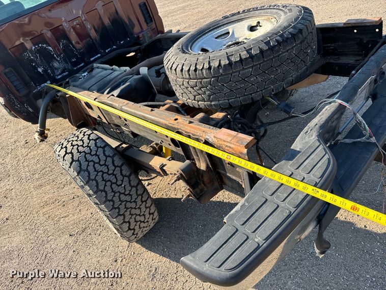 image for item MV9041 2001 Chevrolet Silverado 2500HD LT Crew Cab pickup truck