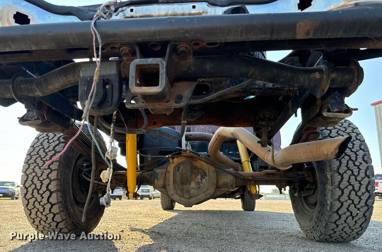 image for item MV9041 2001 Chevrolet Silverado 2500HD LT Crew Cab pickup truck