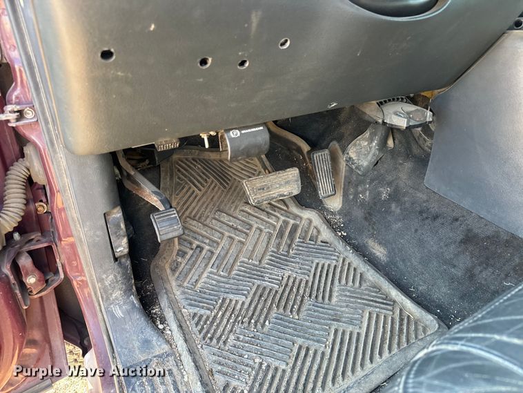 image for item MV9041 2001 Chevrolet Silverado 2500HD LT Crew Cab pickup truck