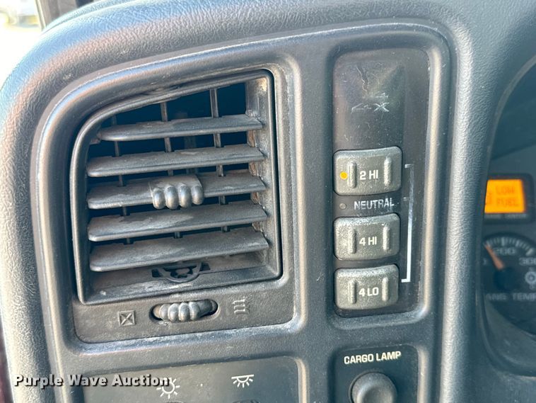 image for item MV9041 2001 Chevrolet Silverado 2500HD LT Crew Cab pickup truck