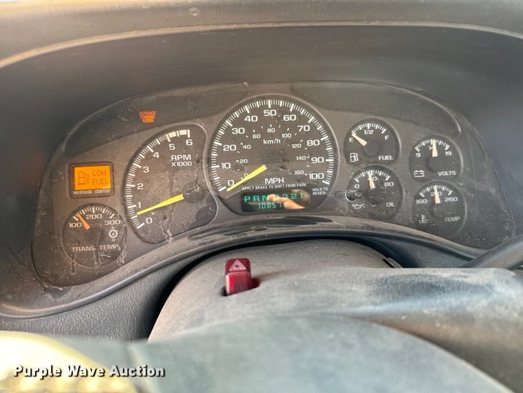 image for item MV9041 2001 Chevrolet Silverado 2500HD LT Crew Cab pickup truck