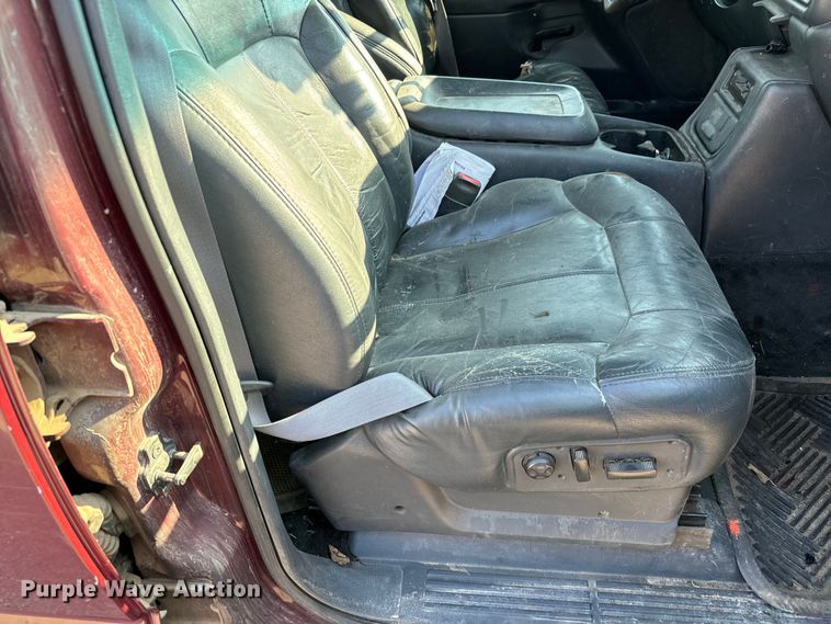 image for item MV9041 2001 Chevrolet Silverado 2500HD LT Crew Cab pickup truck