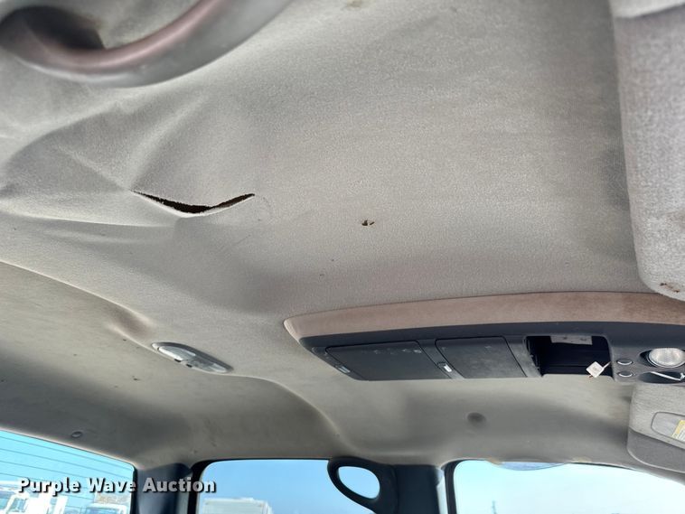 image for item MV9041 2001 Chevrolet Silverado 2500HD LT Crew Cab pickup truck