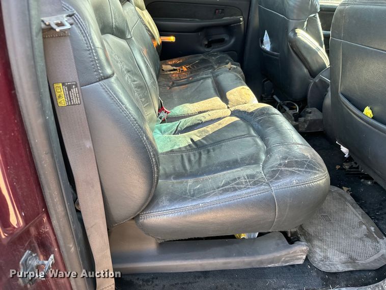 image for item MV9041 2001 Chevrolet Silverado 2500HD LT Crew Cab pickup truck