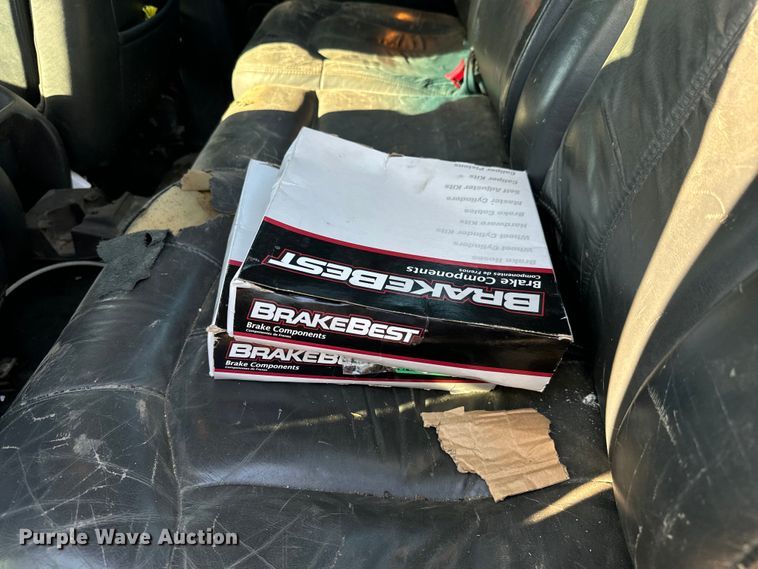 image for item MV9041 2001 Chevrolet Silverado 2500HD LT Crew Cab pickup truck