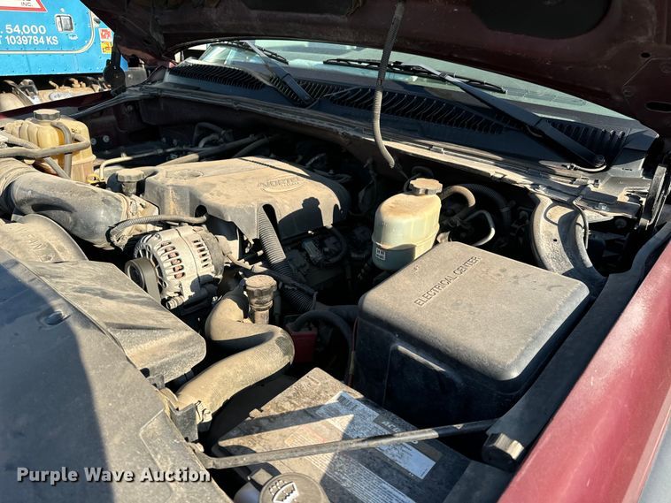 image for item MV9041 2001 Chevrolet Silverado 2500HD LT Crew Cab pickup truck