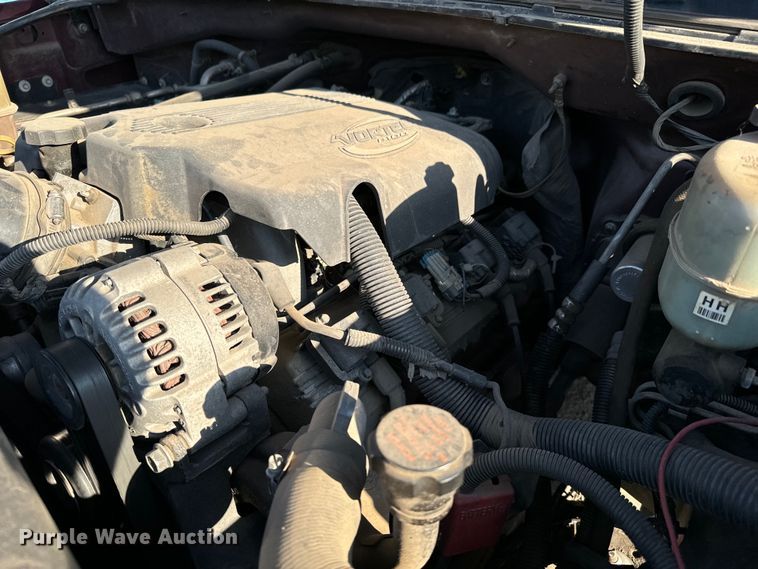 image for item MV9041 2001 Chevrolet Silverado 2500HD LT Crew Cab pickup truck