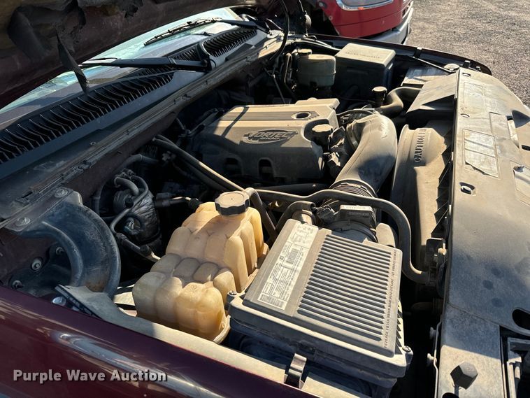 image for item MV9041 2001 Chevrolet Silverado 2500HD LT Crew Cab pickup truck