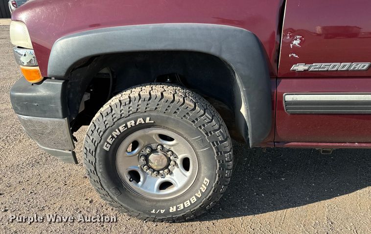 image for item MV9041 2001 Chevrolet Silverado 2500HD LT Crew Cab pickup truck