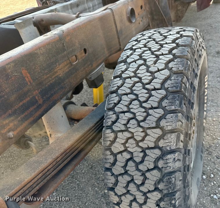 image for item MV9041 2001 Chevrolet Silverado 2500HD LT Crew Cab pickup truck