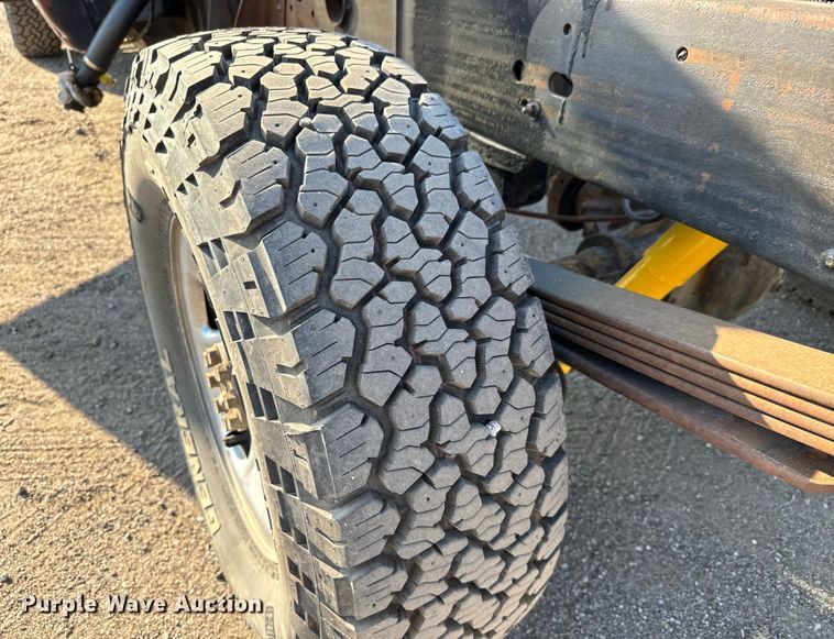 image for item MV9041 2001 Chevrolet Silverado 2500HD LT Crew Cab pickup truck