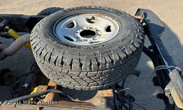 image for item MV9041 2001 Chevrolet Silverado 2500HD LT Crew Cab pickup truck