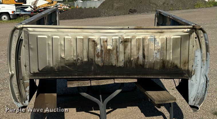 image for item MV9041 2001 Chevrolet Silverado 2500HD LT Crew Cab pickup truck